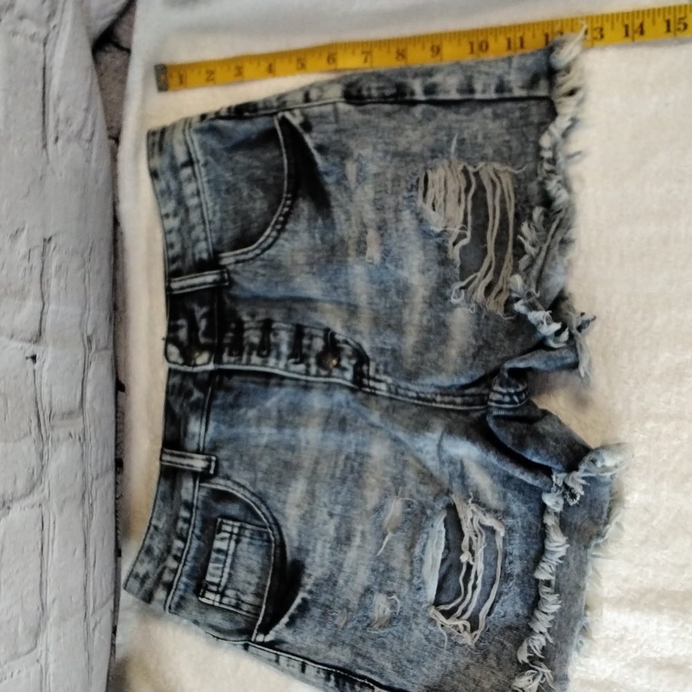 Shorts - Picture 1 of 4